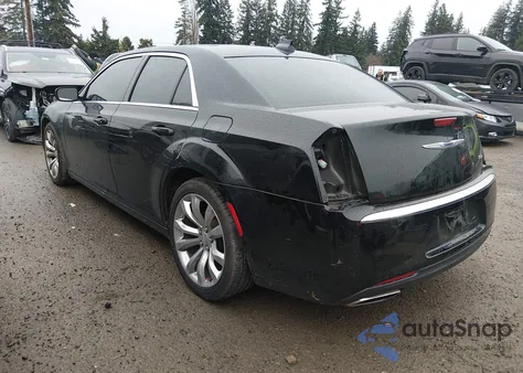 2019 Chrysler 300 Touring L z USA, uszkodzony, nr VIN 2C3CCAAG7KH547954